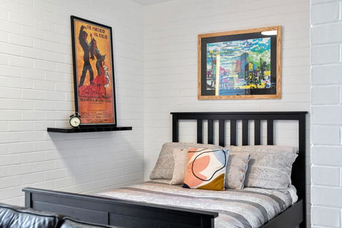 Soho Chic Apartment - Accommodation Directory 0