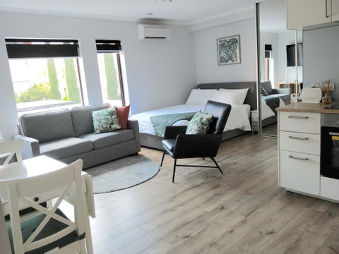 South Terrace 'Nesuto' + Smart TV + WiFi - Accommodation Directory 0