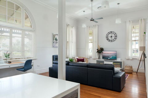 Spacious 2-bed, 2-bath Home With Parking And Balcony - Accommodation Directory 0