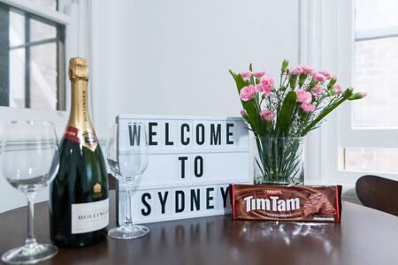 Spacious Harbour View 4bd Home In Sydney CBD - Accommodation Directory 1