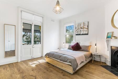 Spacious Harbour View 4bd Home In Sydney CBD - Accommodation Directory 3