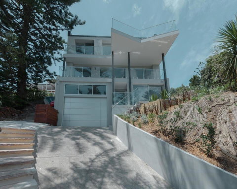 Spectacular Bilgola Beachhouse - Accommodation Directory 2
