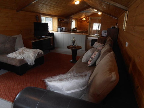 Springmead Rustic Cabin - Accommodation Directory 3