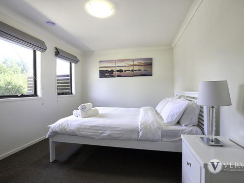 St Tropez - Accommodation Directory 2