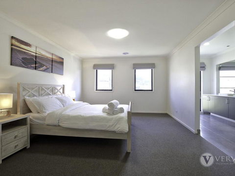 St Tropez - Accommodation Directory 3