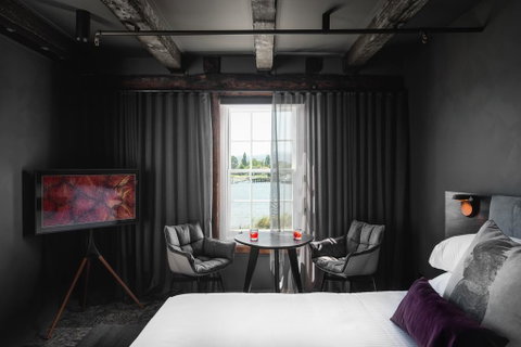 Stillwater Seven - Accommodation Directory 1