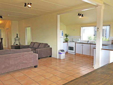 Stillwater', 25 Victoria Parade - Large Cottage Across From The Water Sleeping 13 - Accommodation Directory 2
