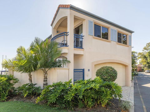 Stunning 3 Bedroom Villa At Hope Harbour Marina - Accommodation Directory 3