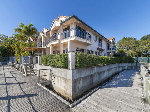 Stunning 3 Bedroom Villa At Hope Harbour Marina - Accommodation Directory 1