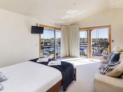 Stunning 3 Bedroom Villa At Hope Harbour Marina - Accommodation Directory 2