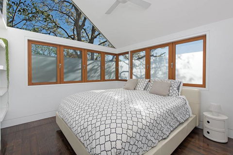 Stunning Architectural Family House In Rozelle - Accommodation Directory 2