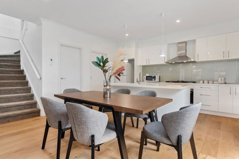 Style, Comfort And Convenience - Accommodation Directory 1