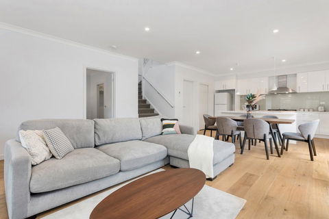 Style, Comfort And Convenience - Accommodation Directory 0