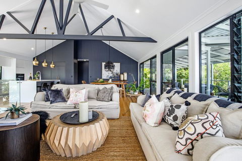 Stylish And Spacious Masterpiece, Sunshine Beach - Accommodation Directory 1