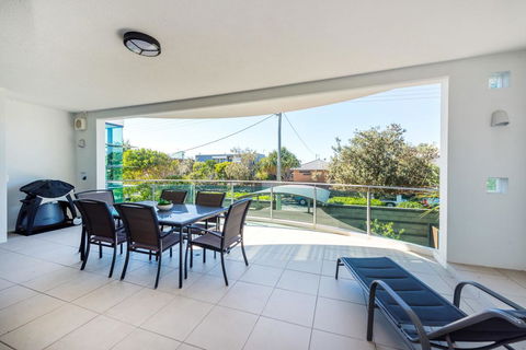 Stylish Beach Side Apartment - Unit 5 - 33 Lorikeet Drive - Accommodation Directory 1