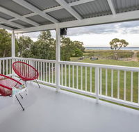 Sugar Shack - Character Family Home Right on the Ocean - Accommodation Directory
