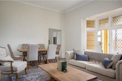 Sunny Apartment With Private Parking - Accommodation Directory 0