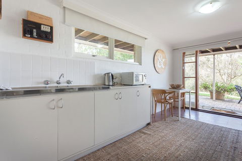 Sunseeker Cottage - Gorgeous Seaside Cottage - Accommodation Directory 3