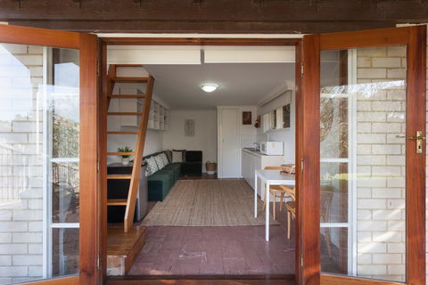 Sunseeker Cottage - Gorgeous Seaside Cottage - Accommodation Directory 1