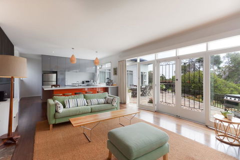 Sunseeker House - Accommodation Directory 0