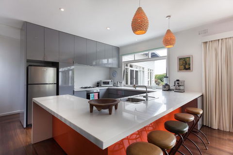Sunseeker House - Accommodation Directory 1