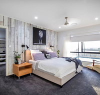 Sunset Penthouse Couples Retreat close to Airlie Beach Champagne on arrival - Accommodation Directory