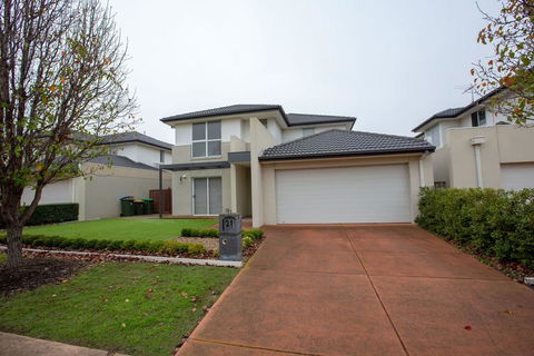 Superb Luxe 5BR House@Point Cook Near Lake - Accommodation Directory 0