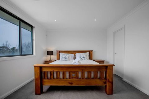 Superb Luxe 5BR House@Point Cook Near Lake - Accommodation Directory 1