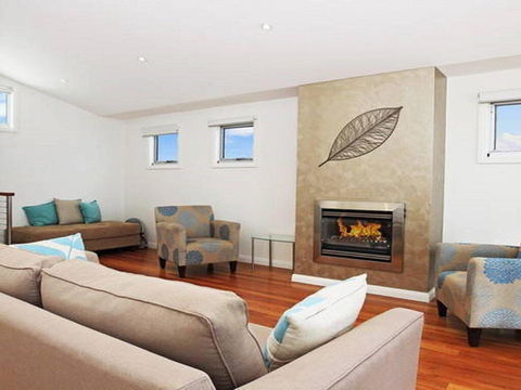 Surf Mist - Contemporary Seaside Duplex - Accommodation Directory 1