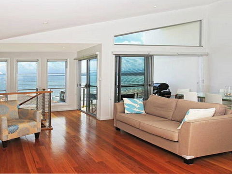 Surf Mist - Contemporary Seaside Duplex - Accommodation Directory 2