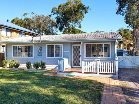 Surfs Up - Accommodation Directory 0