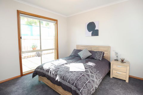 Tee Off Milura - Accommodation Directory 3