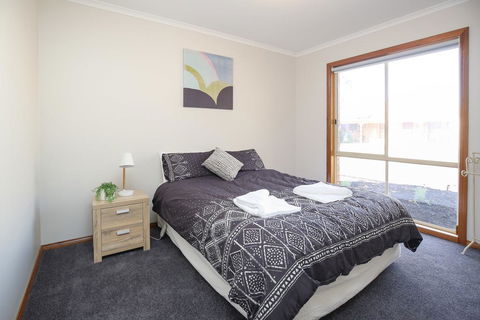 Tee Off Milura - Accommodation Directory 2