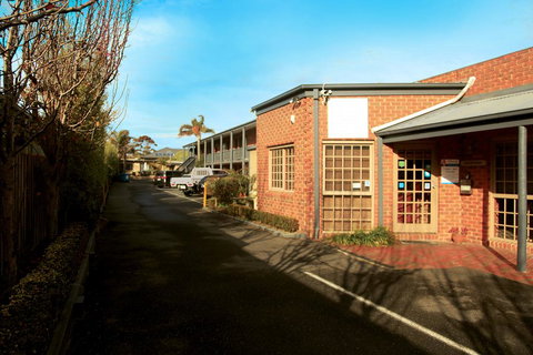 The Admiral Motor Inn - Accommodation Directory 3