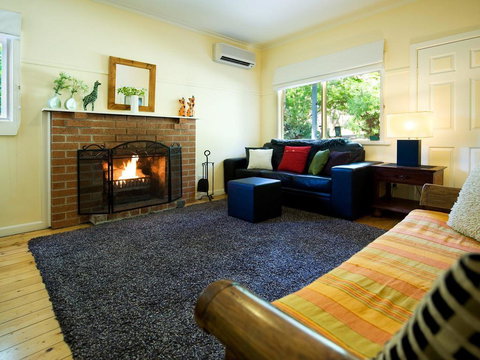 The Apple Tree - Accommodation Directory 3