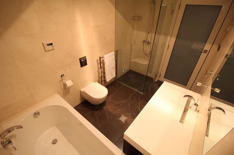 Sunny 3 Bedroom Apartment In Sandy Bay - Accommodation Directory 5