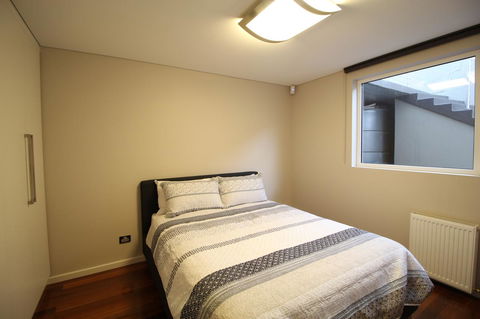 Sunny 3 Bedroom Apartment In Sandy Bay - Accommodation Directory 8