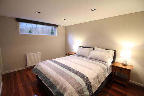 Sunny 3 Bedroom Apartment In Sandy Bay - Accommodation Directory 14