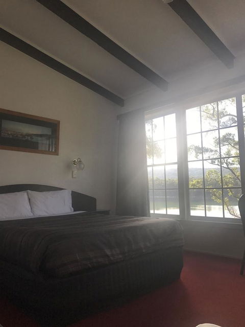 The Fox And Hounds Historic Hotel - Accommodation Directory 15