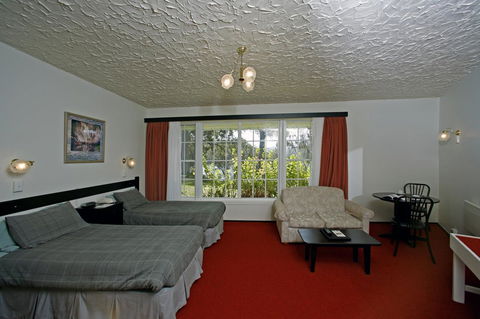 The Fox And Hounds Historic Hotel - Accommodation Directory 30