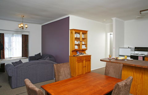 The Fox And Hounds Historic Hotel - Accommodation Directory 20