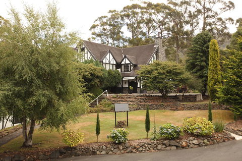 The Fox And Hounds Historic Hotel - Accommodation Directory 39