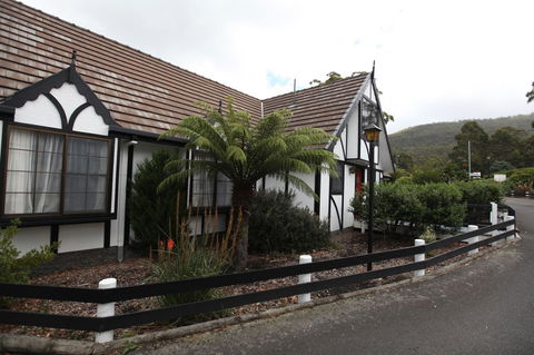 The Fox And Hounds Historic Hotel - Accommodation Directory 29