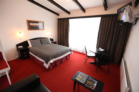 The Fox And Hounds Historic Hotel - Accommodation Directory 16