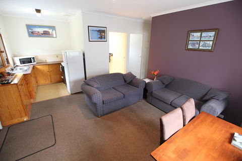 The Fox And Hounds Historic Hotel - Accommodation Directory 18