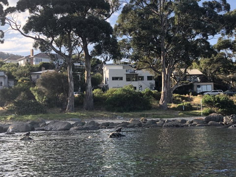 Beachside Taroona With Spa - Accommodation Directory 20