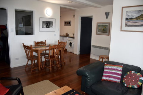 Beachside Taroona With Spa - Accommodation Directory 5