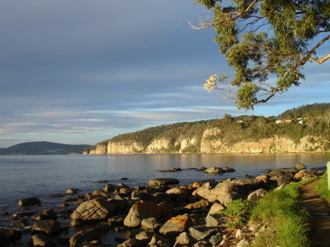 Beachside Taroona With Spa - Accommodation Directory 24