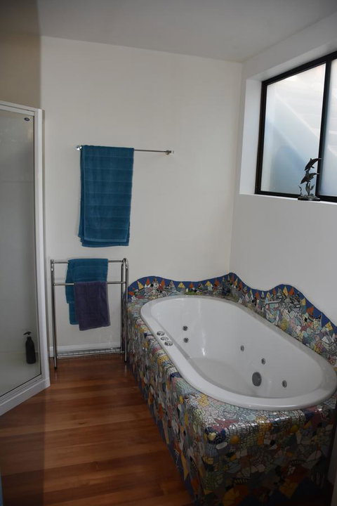 Beachside Taroona With Spa - Accommodation Directory 15