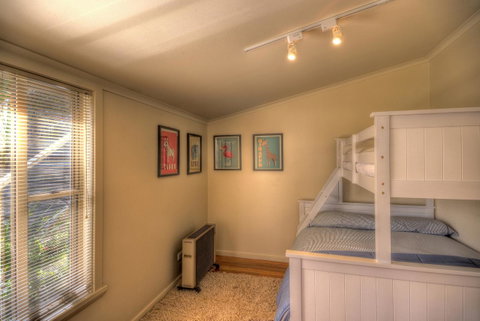 The Strand ~ On The Edge Of The Beach - Accommodation Directory 12